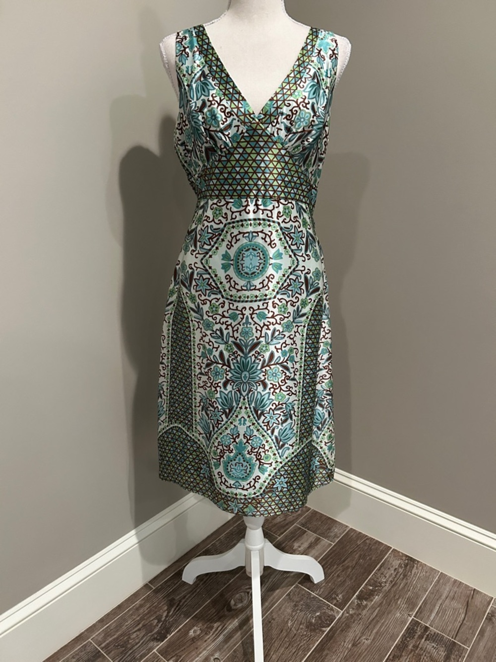 Sleeveless V-Neck Midi Dress in Teal and White Mosaic Print